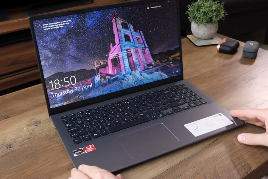Best Laptops Under $1000